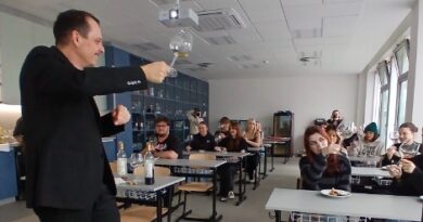 Nouveau partenariat entre le lycée Charbulka et le lycée Val de Bièvre ! Nouveau partenariat entre le lycée Charbulka et le lycée Val de Bièvre !